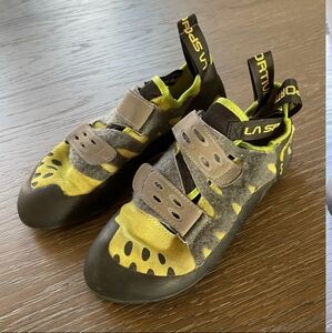 La Sportiva Size 6.5  Women's Tarantula Climbing Boulder Shoes